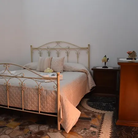 La Rosa Antica Bed & Breakfast *