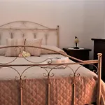 فندق مبيت وإفطار La Rosa Antica أفيترانا